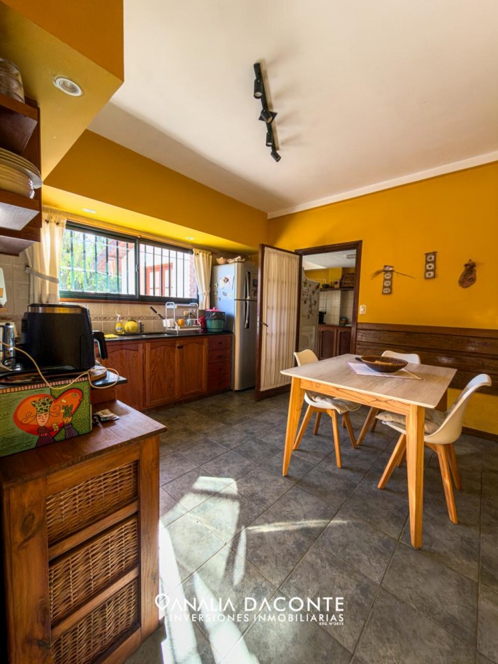 Amplio chalet con parque y garage. Zacagnini