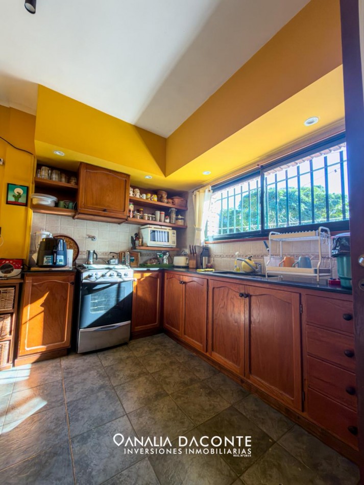 Amplio chalet con parque y garage. Zacagnini