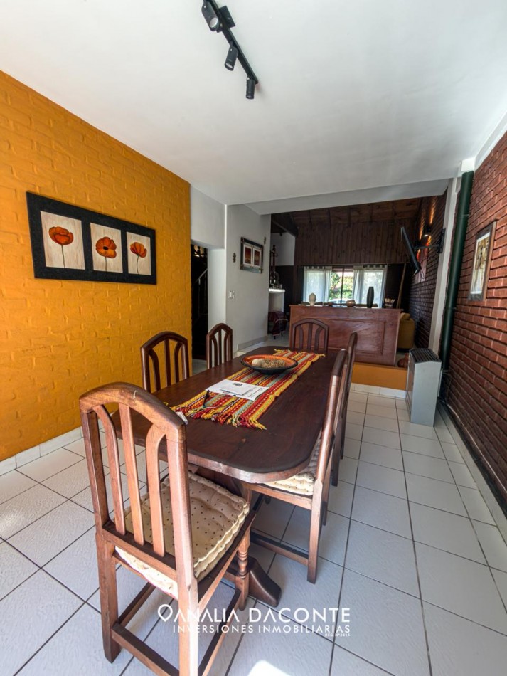Amplio chalet con parque y garage. Zacagnini