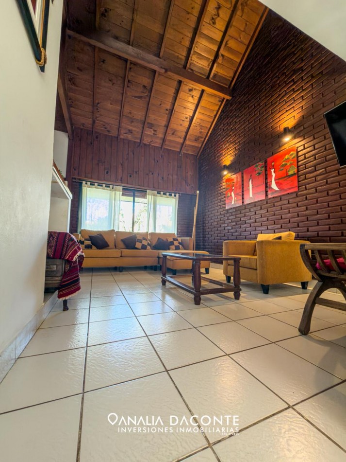 Amplio chalet con parque y garage. Zacagnini