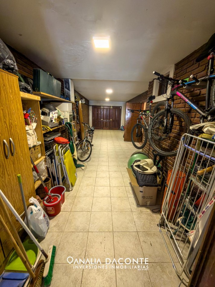 Amplio chalet con parque y garage. Zacagnini