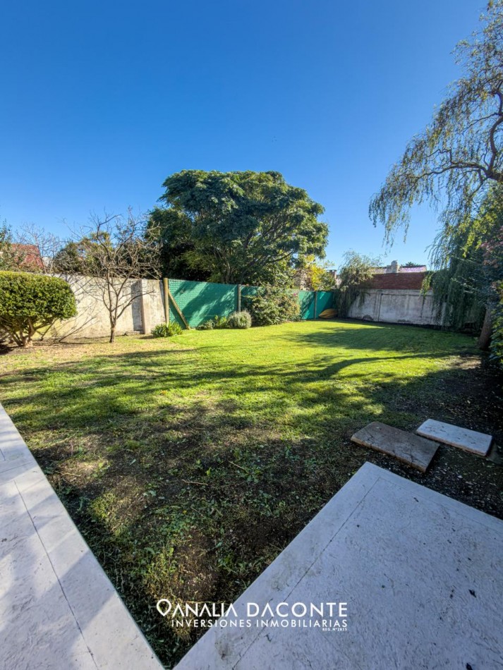 Amplio chalet con parque y garage. Zacagnini