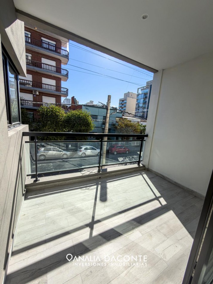 Semi piso 2 amb con balcon terraza en Chauvin
