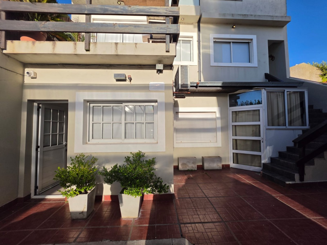 PH 3 amb  con cochera descubierta y patio. Barrio Constitucion