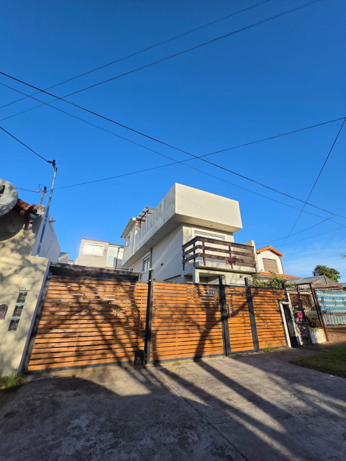 PH 3 amb  con cochera descubierta y patio. Barrio Constitucion