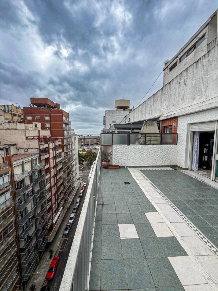 Depto 3 amb con gran terraza + dependencia y cochera. Plaza Colon
