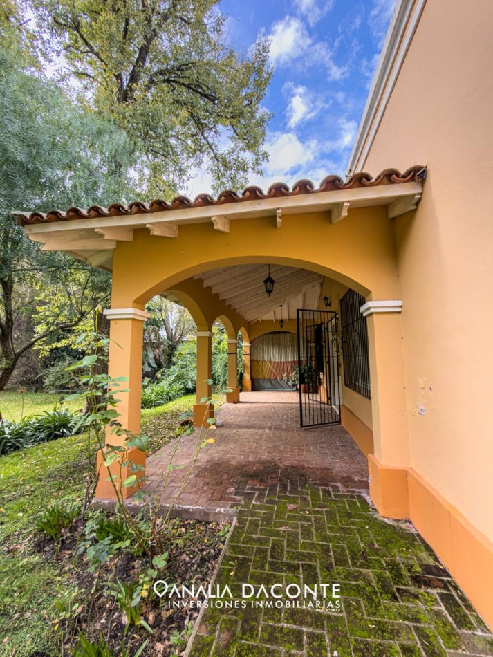 Propiedad estilo colonial. Barrio el Tejado
