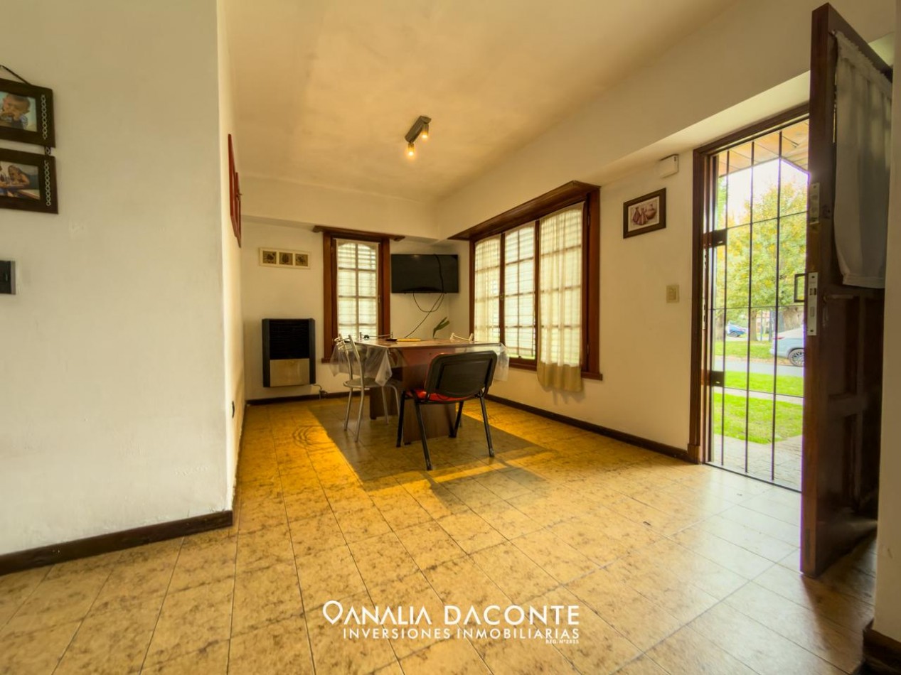 Chalet 3 amb con garage y jardin. Zona Once Unidos
