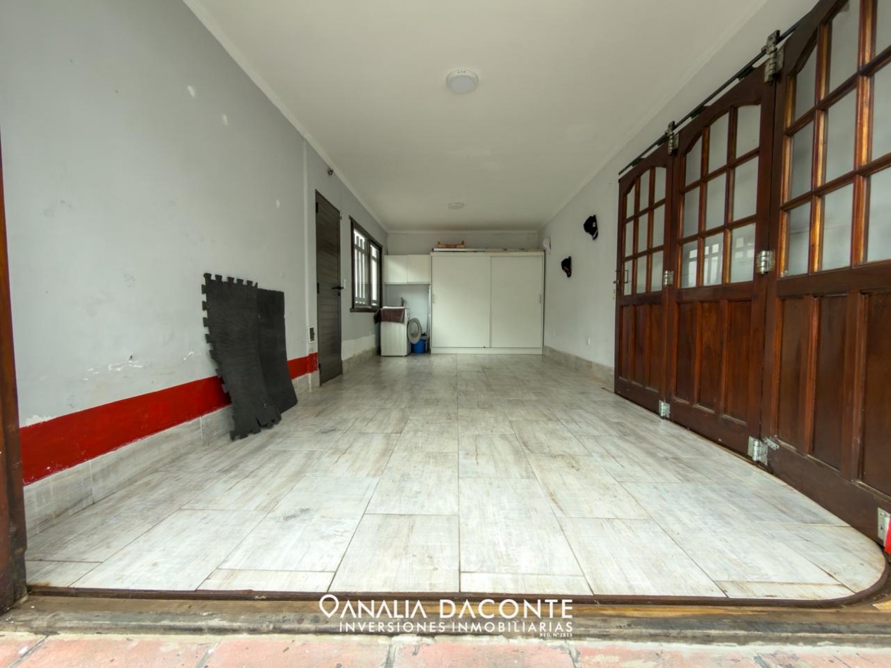 Chalet 3 amb con garage y jardin. Zona Once Unidos