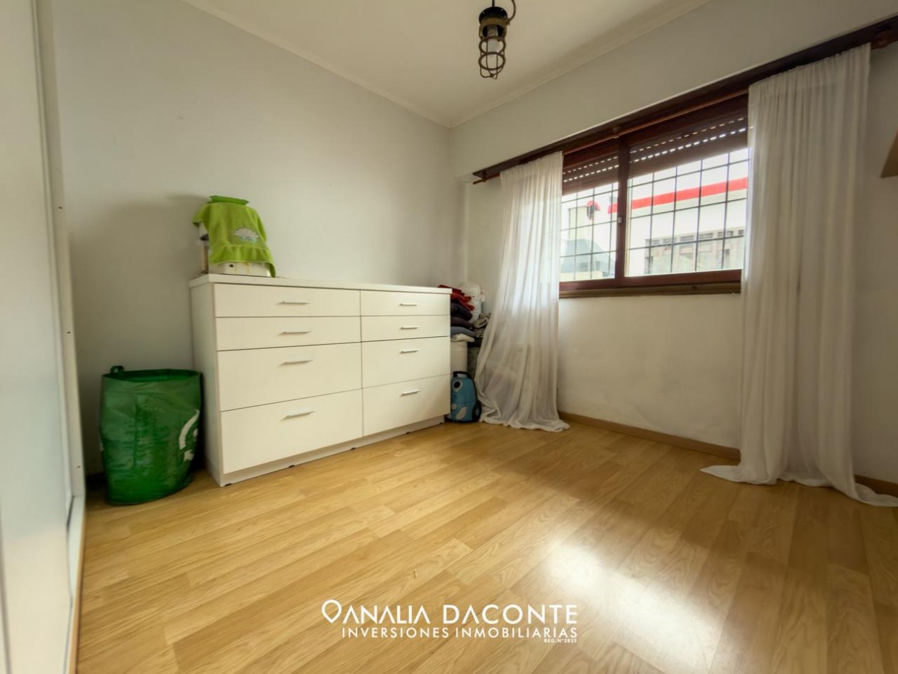 Chalet 3 amb con garage y jardin. Zona Once Unidos