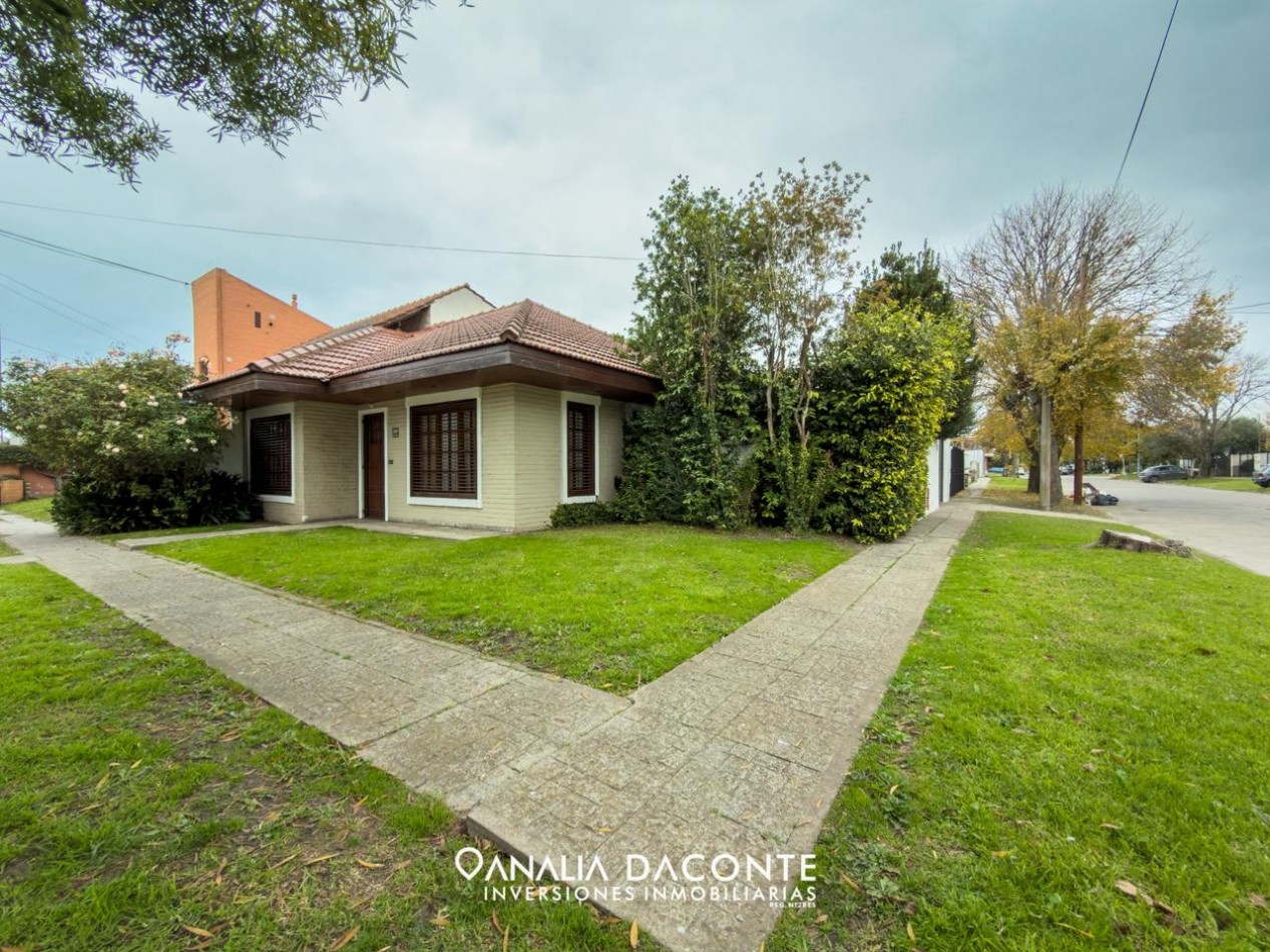 Chalet 3 amb con garage y jardin. Zona Once Unidos
