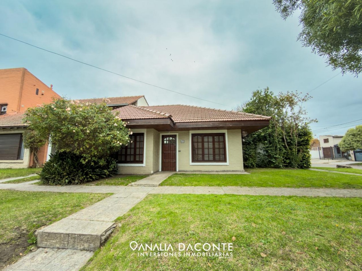 Chalet 3 amb con garage y jardin. Zona Once Unidos