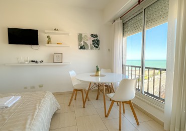 Excelente monoambiente con vista al mar Pellegrini y la costa 
