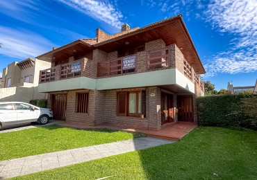 Gran chalet 7 amb sobre dos lotes en Parque Luro