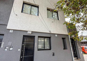 Moderno ph 2 amb pb a la calle con patio!