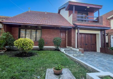 Amplio chalet con parque y garage. Zacagnini