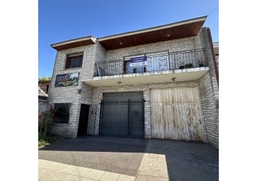 VENTA URGENTE Propiedad en block depto 4 amb con garage y deposito 